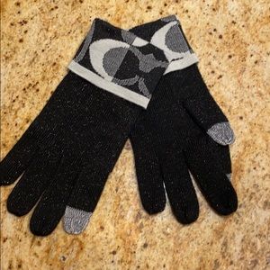 New Without tags COACH black gloves